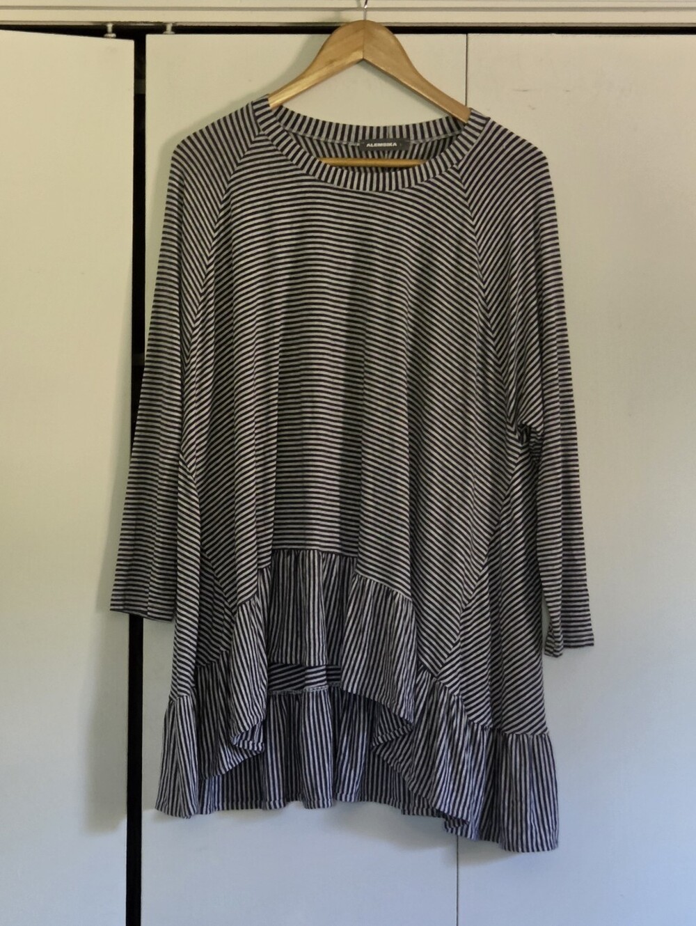 Alembika Striped Ruffle-Hem Tunic Top - Black & White